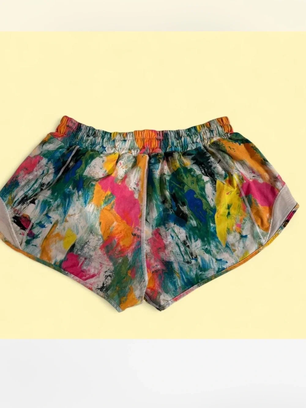 Lululemon Hotty Hot Low-Rise Lined Shorts 2.5